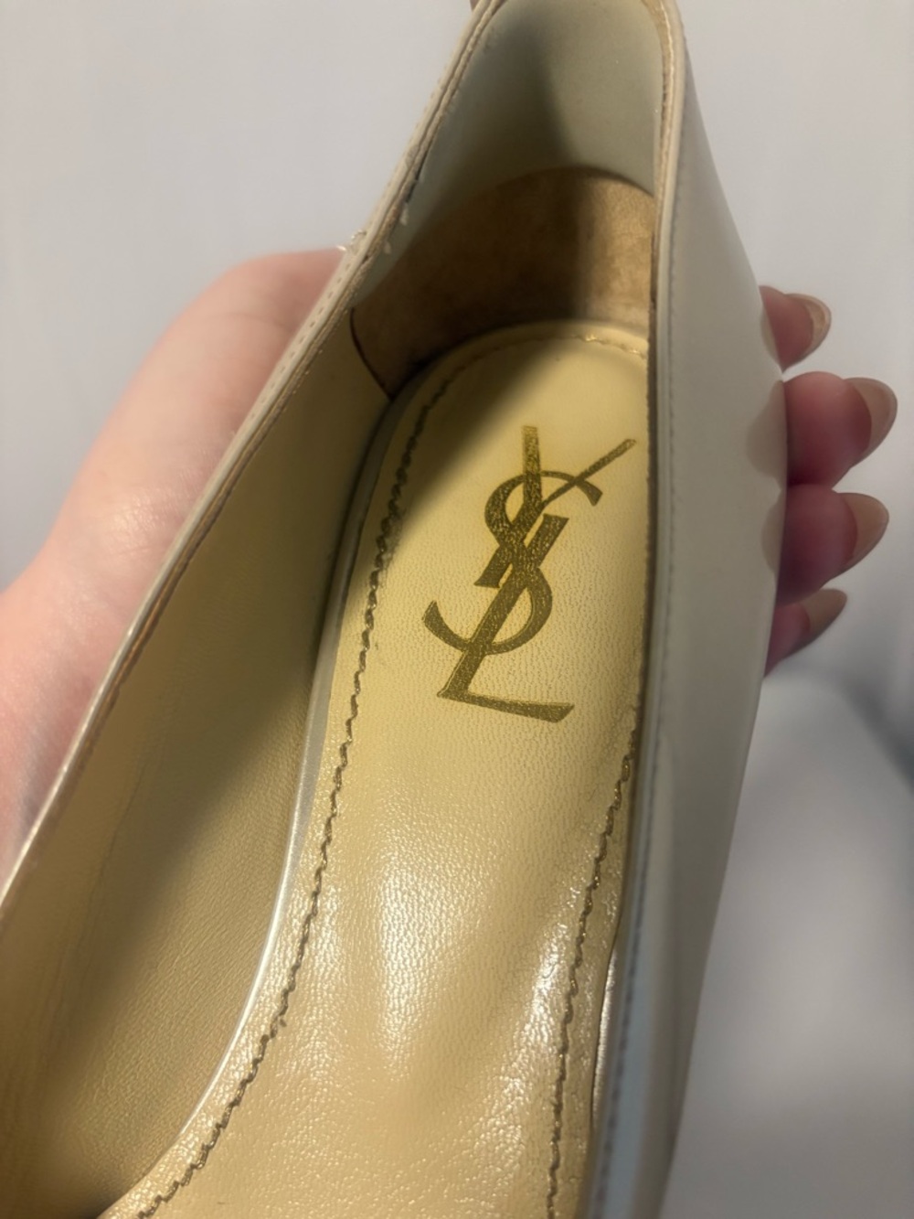 Yves Saint Laurent Pearl Beige Leather Pumps - Picture 4 of 5
